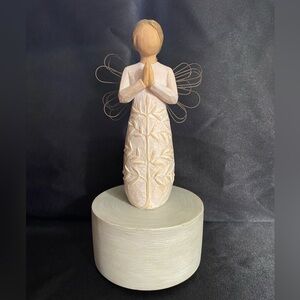Willow Tree Figurine- A tree a prayer - plays Amazing Grace